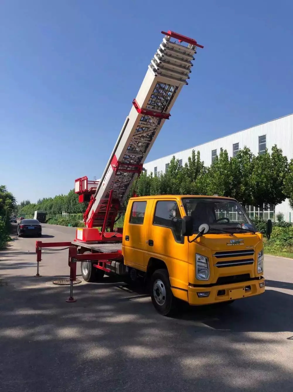 北戴河附近的云梯车出租服务：轻松解决高空作业需求