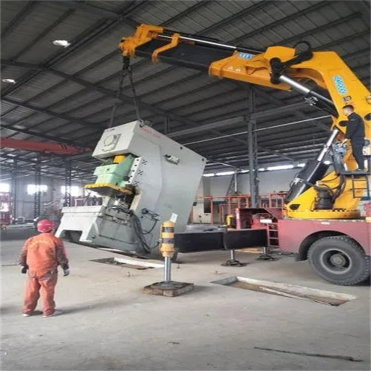 北戴河80吨折臂吊车出租附近电话